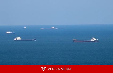 قتيل بهجمات أوكرانية على سفن في بحر آزوف