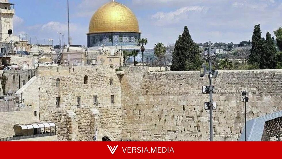قبل المذبحة بشهر.. طقس ديني غريب حول أسوار المدينة المقدسة